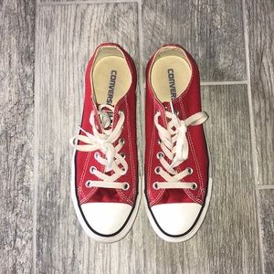 Chuck Taylor red lowtop converse